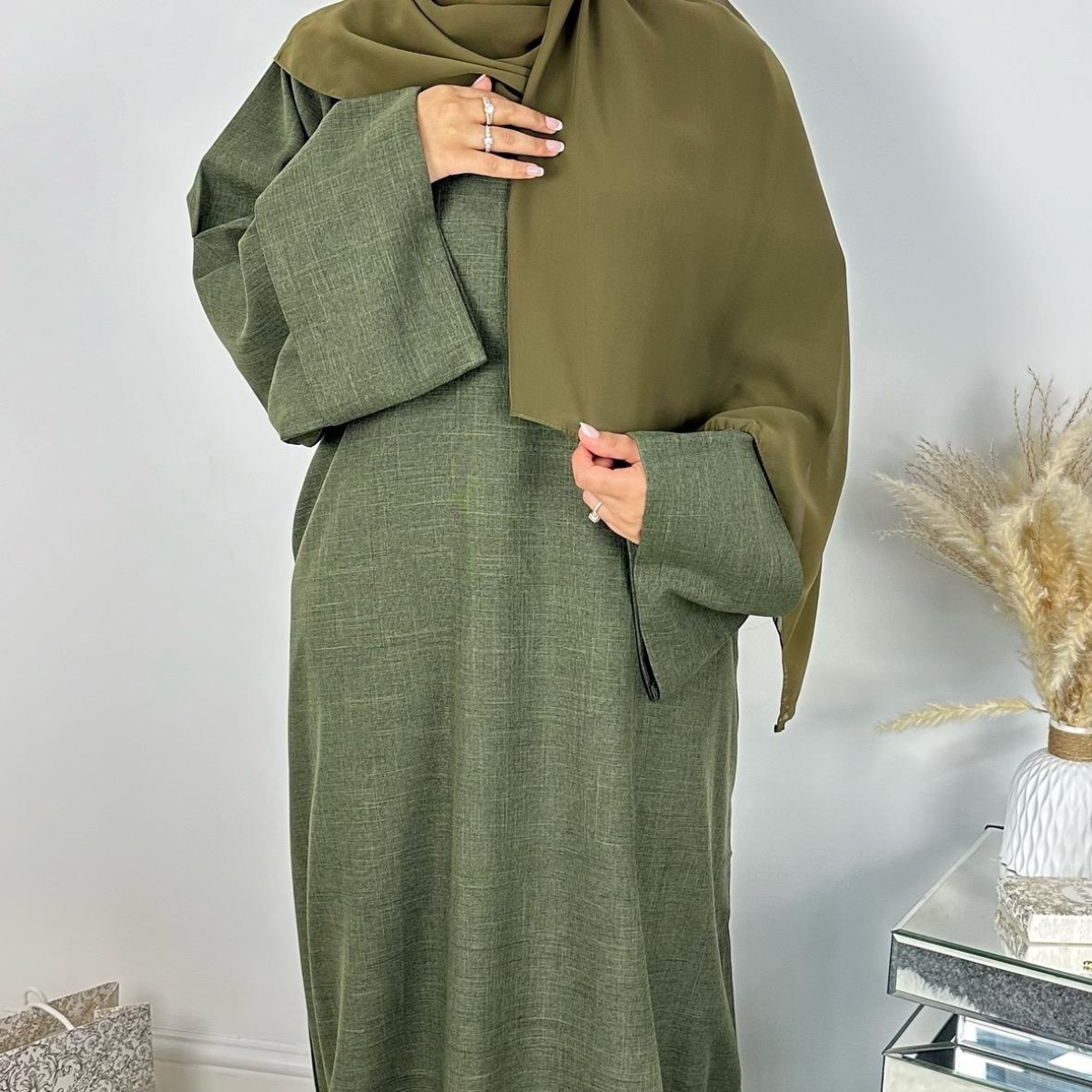 Rawdah Linen Closed Abaya
