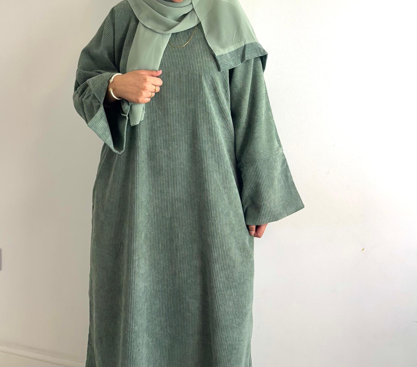 Rawdah Corduroy Abaya