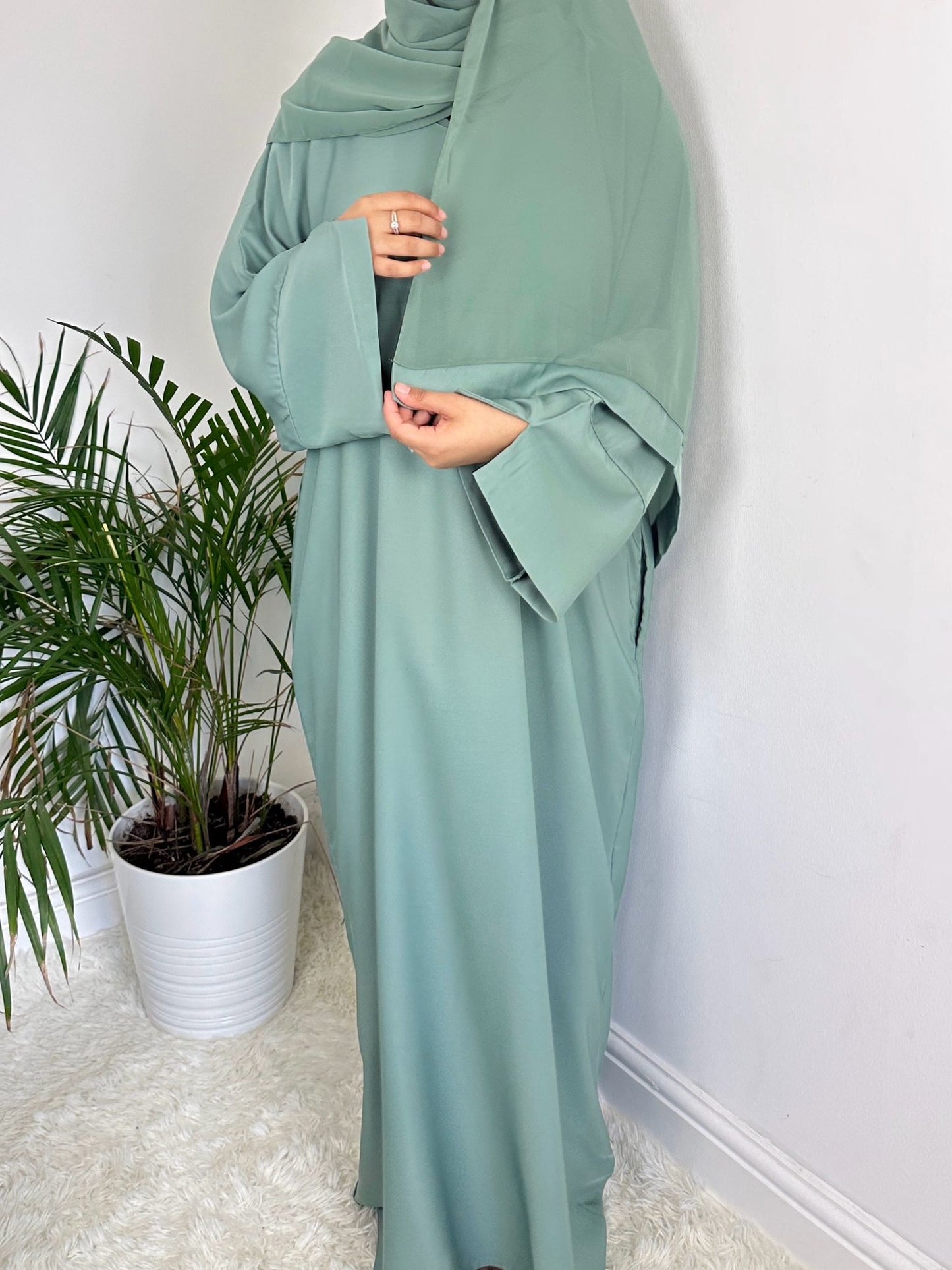 Rawdah Nida Closed Abaya