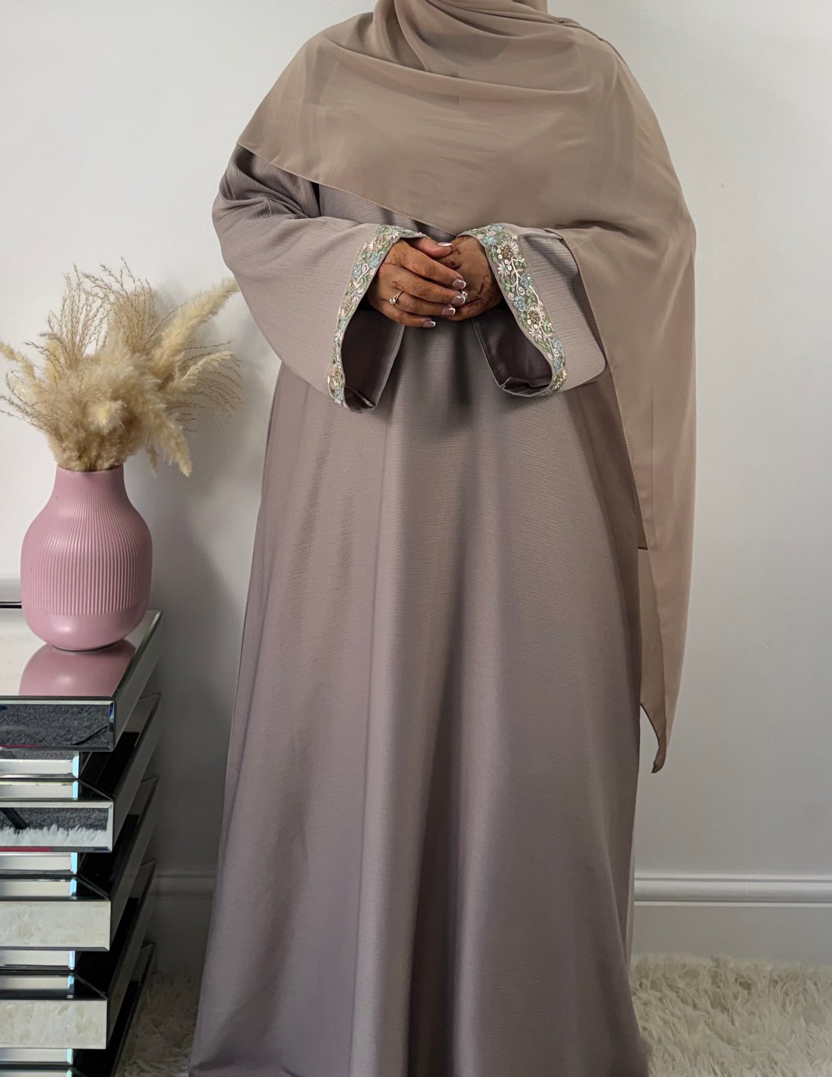 Rawdah Closed Lace Abaya