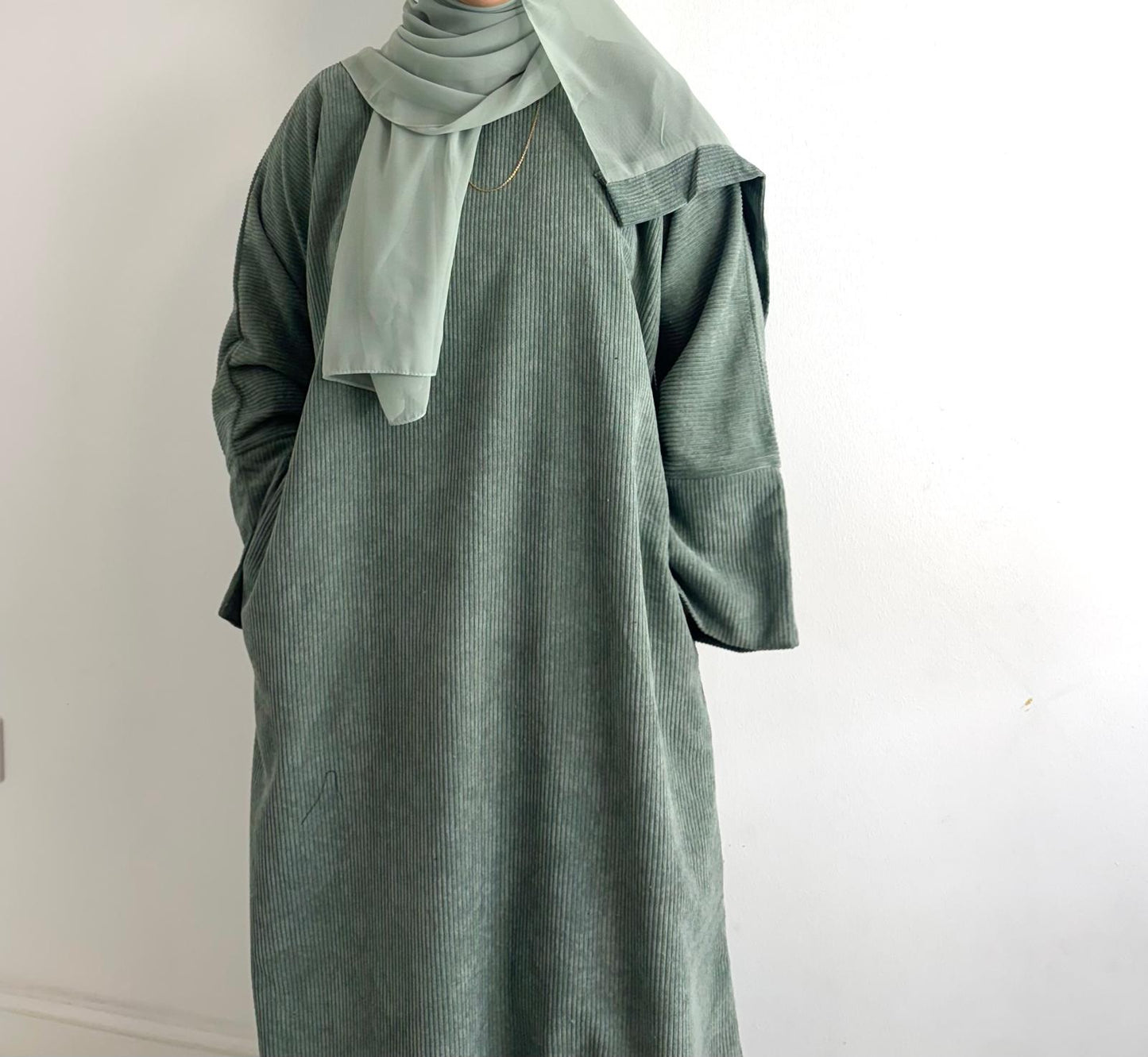 Rawdah Corduroy Abaya
